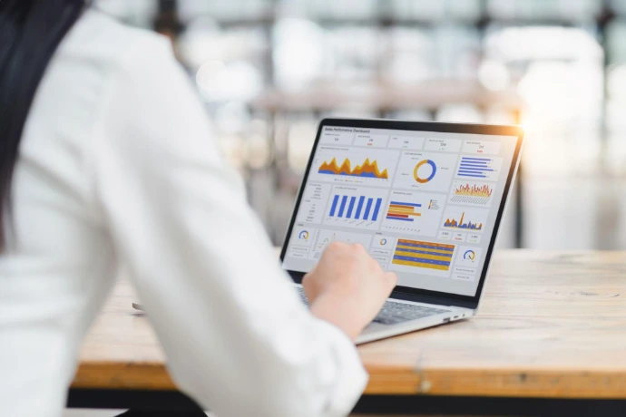 Data Analysis learning platform with Excel dashboards, data visualization charts, analytics tools, and professional workspace environment by Punit Tech Hub.